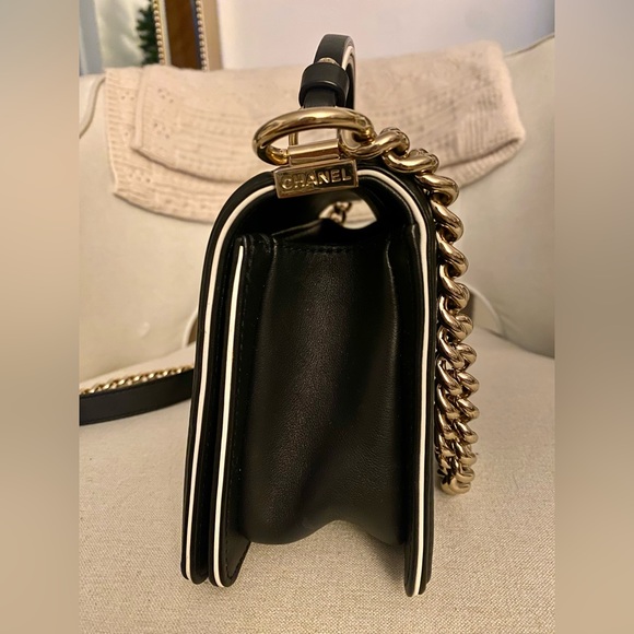 Chanel Classic Flap Black Medium Boy Bag with Top Handle - Picture 9 of 16